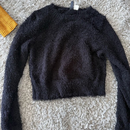 Sweater set like new, size S, black and mustard