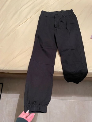 Stradivarius cargo pants black like new, size S