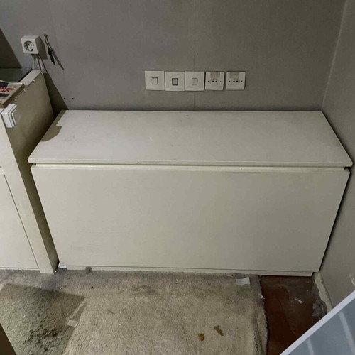 White lacquered storage cabinet like new, multipurpose chest
