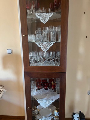 Showcase with 6 shelves like new, walnut color, with lighting