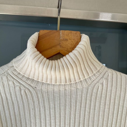 Guess turtleneck sweater in off-white, like new, size XL
