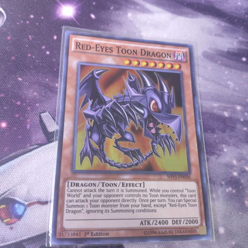 Red-Eyes Toon Dragon Yu-Gi-Oh card like new, Super Rare edition SHVI