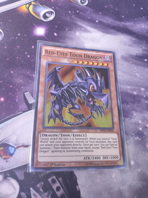 Red-Eyes Toon Dragon Yu-Gi-Oh card like new, Super Rare edition SHVI