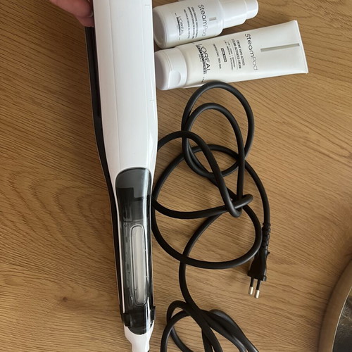 L’Oréal Professionnel SteamPod 4 like new with original care products