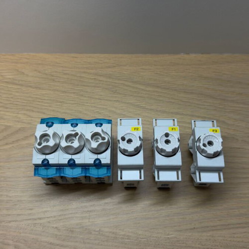 Old Type Fuses like new, set of 4
