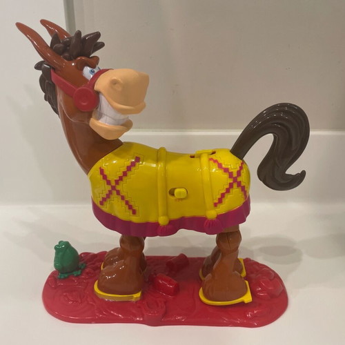 Buckaroo kids game like new, missing 2 luggage and instructions