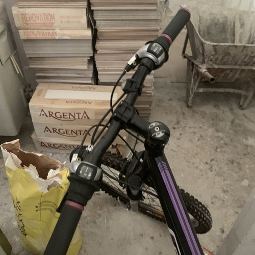 B’Twin Mountain Bike 26” like new, black, front suspension, Shimano gears