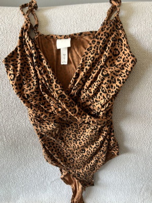 H&M leopard print bodysuit size S, new, very soft