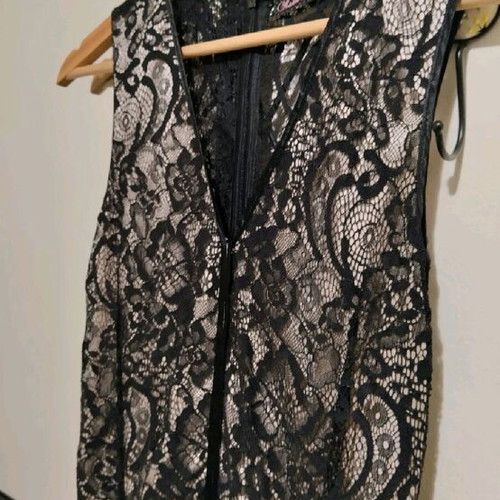 Lynne dress size M like new