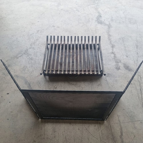 Fireplace screen and grate like new, foldable, 500x1000mm and 500x550mm