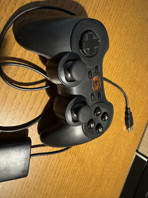 Rumblepad 2 Logitech wireless controller like new for PC