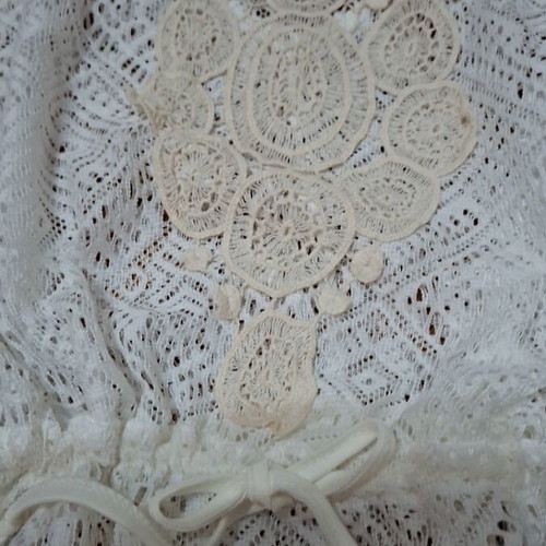 Honey White Kaftan Size 2 like new with Jacquard Mesh Pattern