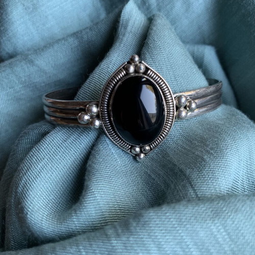 Silver handmade bracelet with black onyx, new