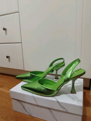 Γόβα Νο 39 σαν καινούργια, μοντέρνα με μέτριο τακούνι