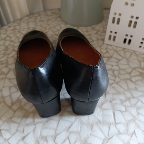 Leather pumps, black, size 40