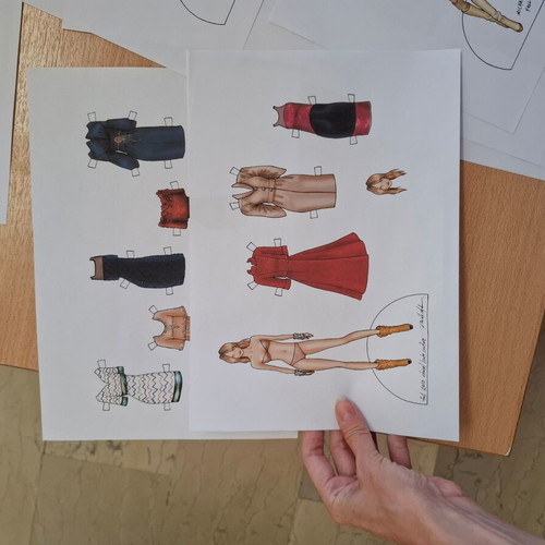 Papercraft High Fashion Doll Dress-Up Set 16 Pages New