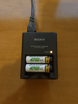 Sony BC-CS2B φορτιστής μεταχειρισμένος για μπαταρίες AA/AAA