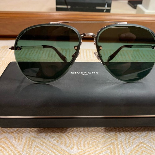 Givenchy aviator sunglasses like new, green and silver