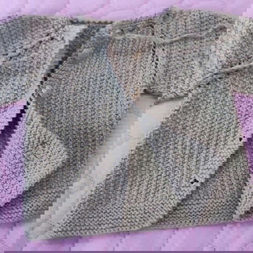 Бебешка жилетка изработена по поръчка за 4-6 месеца