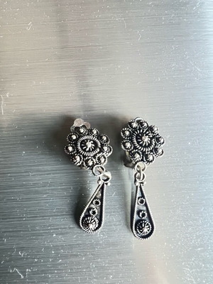 Silver earrings vintage dangling with clip like new