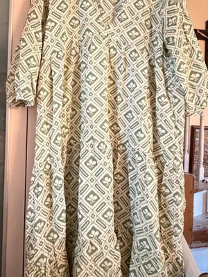 Used Women's Dresses for sale | Vendora Classifieds