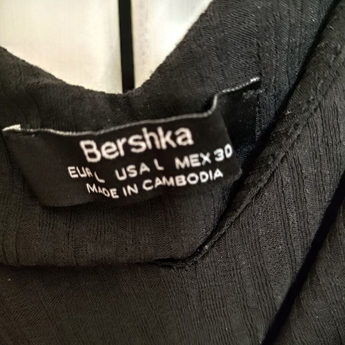 Bershka black top like new, size large