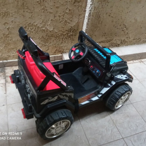 Children's Electric Car 12V 4x4 like new, two-seater with music