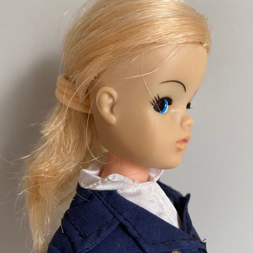 Vintage Sindy Pedigree doll used for repair or parts