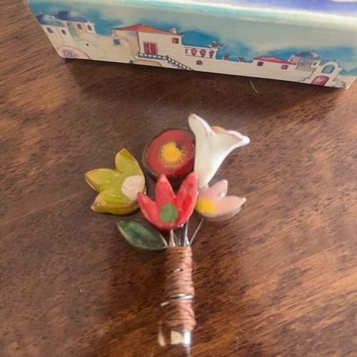 Handmade brooch with ceramic flowers like new, from Italy