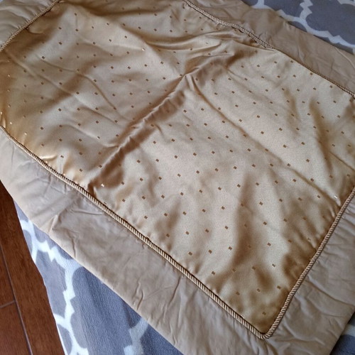 Luxury quilt blanket new, gold color 220x240 with 2 pillowcases