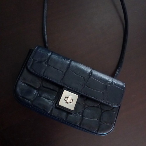 Thiros navy blue shoulder bag like new with extendable strap