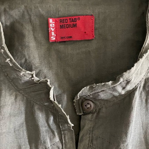 Levi’s women’s shirt M khaki thin fabric like new