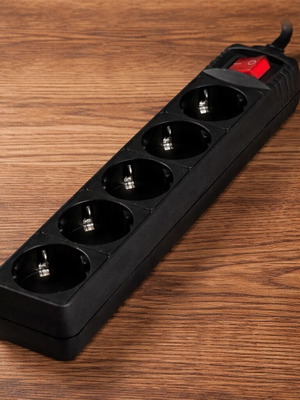 Power strip five sockets Schuko with safety switch new