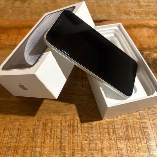 Apple iPhone XR 64 GB white like new with new battery