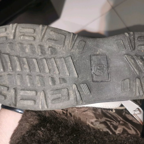 Snow boots with fur like new, size 40, brown