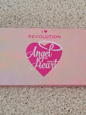 Παλέτα I Heart Revolution Angel Heart καινούργια
