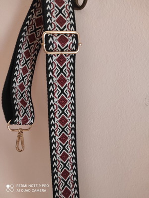 Adjustable bag strap with gold details, multicolor linear design