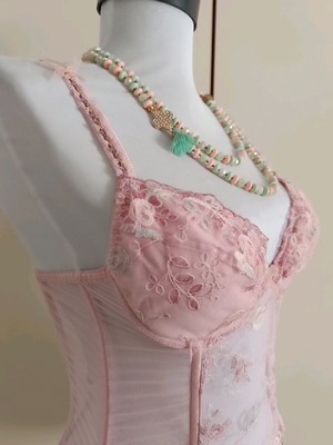 Romantic pink lace corset 75B with gift necklace and scented tablet