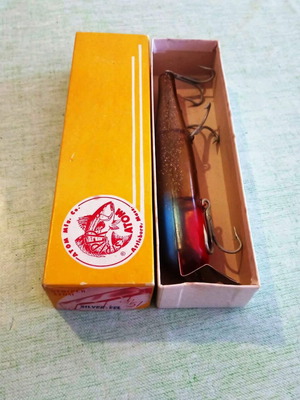 Reverse Atom (Atom Squid) vintage artificial fishing lure like new with original box