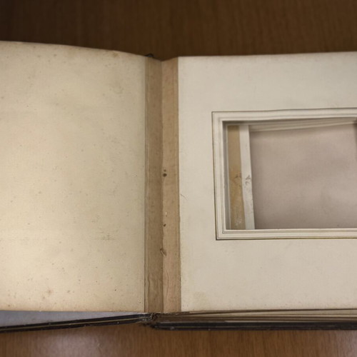 Photo album for thick cardboard photos used, shutter broken