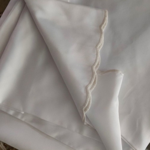 Satin round tablecloth like new, radius 1.28 m, cutwork edge