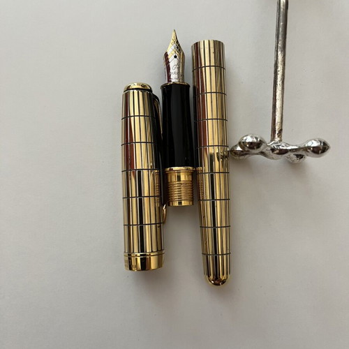 Parker Sonet Fountain Pen with 18K Gold Nib like new