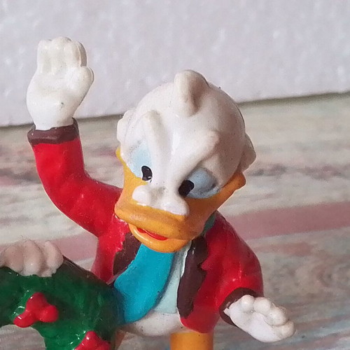 Vintage Disney Applause Donald Duck and Scrooge figure with Christmas wreath used