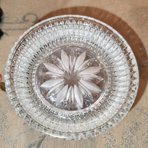 Vintage crystal dessert plates in like new condition