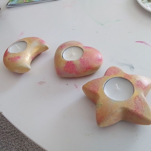 Gypsum tealight holders set of 3 like new, gold with fuchsia details