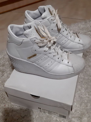 Adidas Superstar μποτάκια limited edition νούμερο 40, σαν καινούρια, γνήσιο δέρμα λευκό με χρυσό