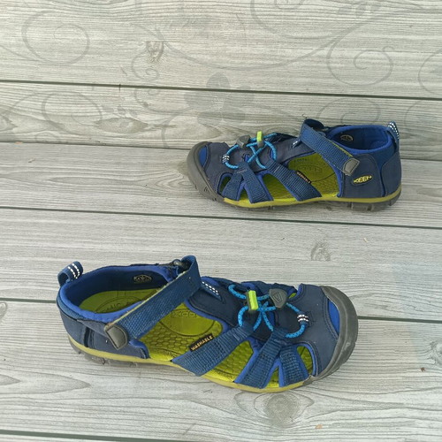 Keen sandals size 34, blue and green