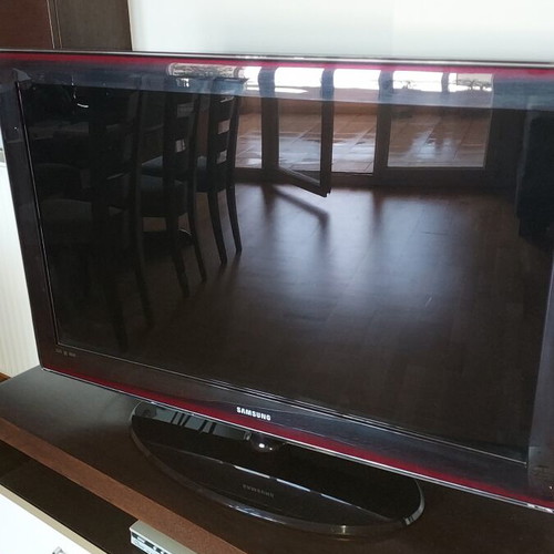 Samsung TVs like new, 1x 40 inch and 2x 22 inch non-smart