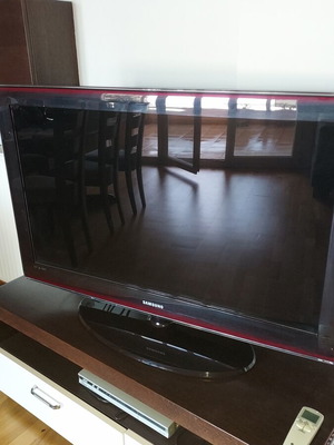 Samsung TVs like new, 1x 40 inch and 2x 22 inch non-smart