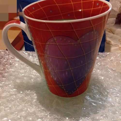 Ceramic mug with heart design new